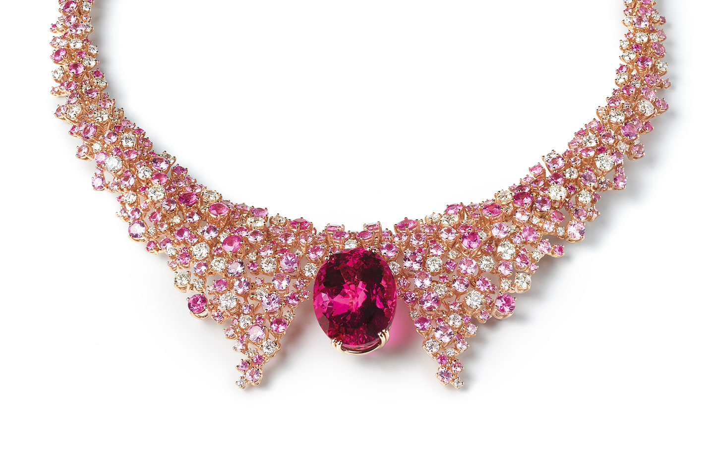 100 Creations For 100 Years
On this extraordinary anniversary, the Maison shares a century of experience and savoir-faire with the world through 100 masterpiece creations. Explore a curated selection of these one-of-a-kind pieces exclusively at the Damiani and SUEN boutique.
