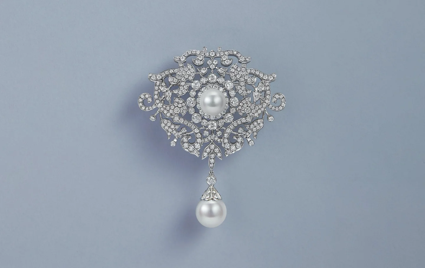 Graceful and elegant with a distinct air of luxury, brooches possess the exceptional ability to make a personal statement in a delicate manner whilst transcending time and trends.