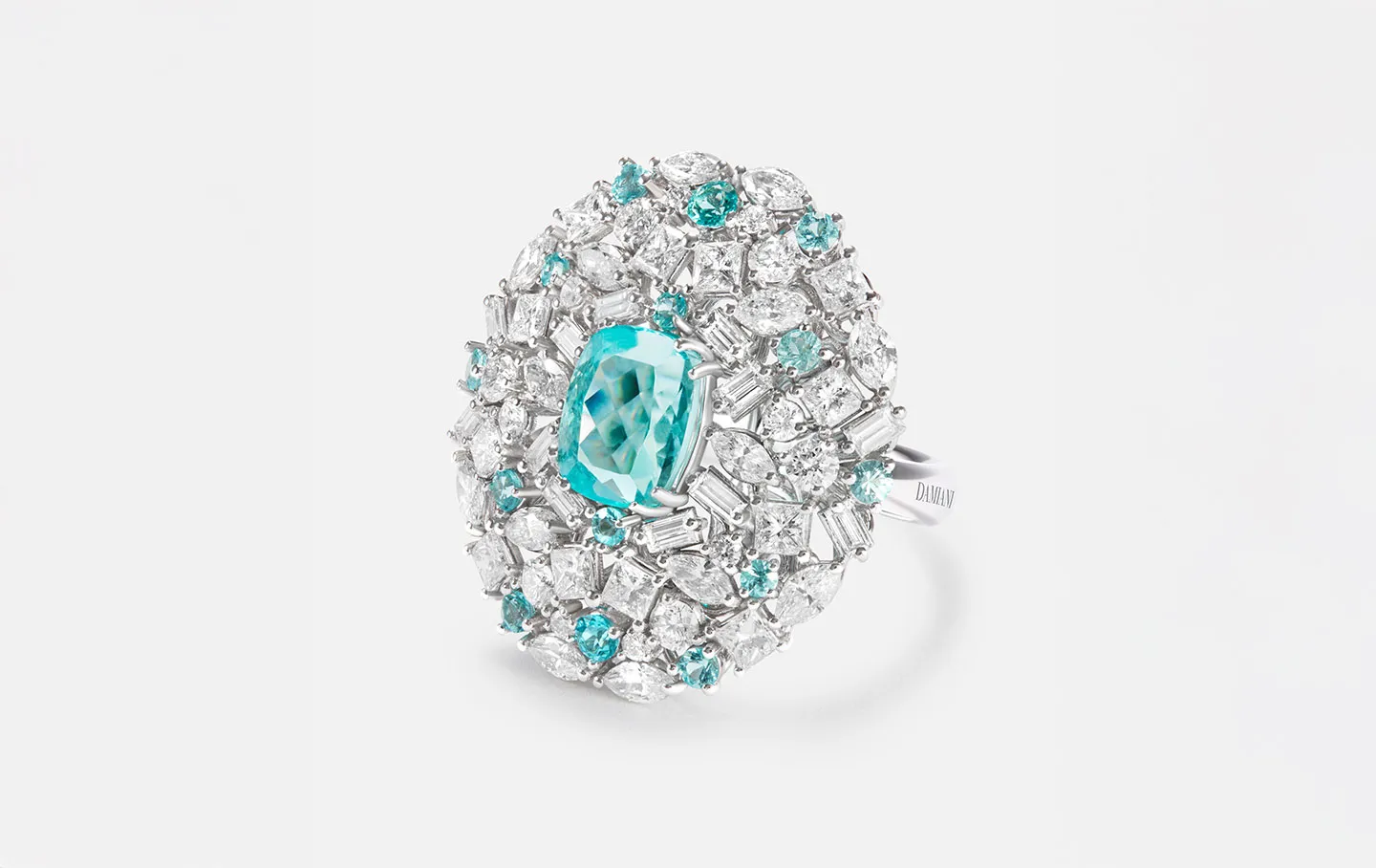 DAMIANI: ODE ALL’ITALIA
“Ode all’Italia” is a tribute to the Bel Paese—High Jewelry capturing Italy’s essence, from Mediterranean blues to lush hills and timeless cities, expressed through exceptional craftsmanship.